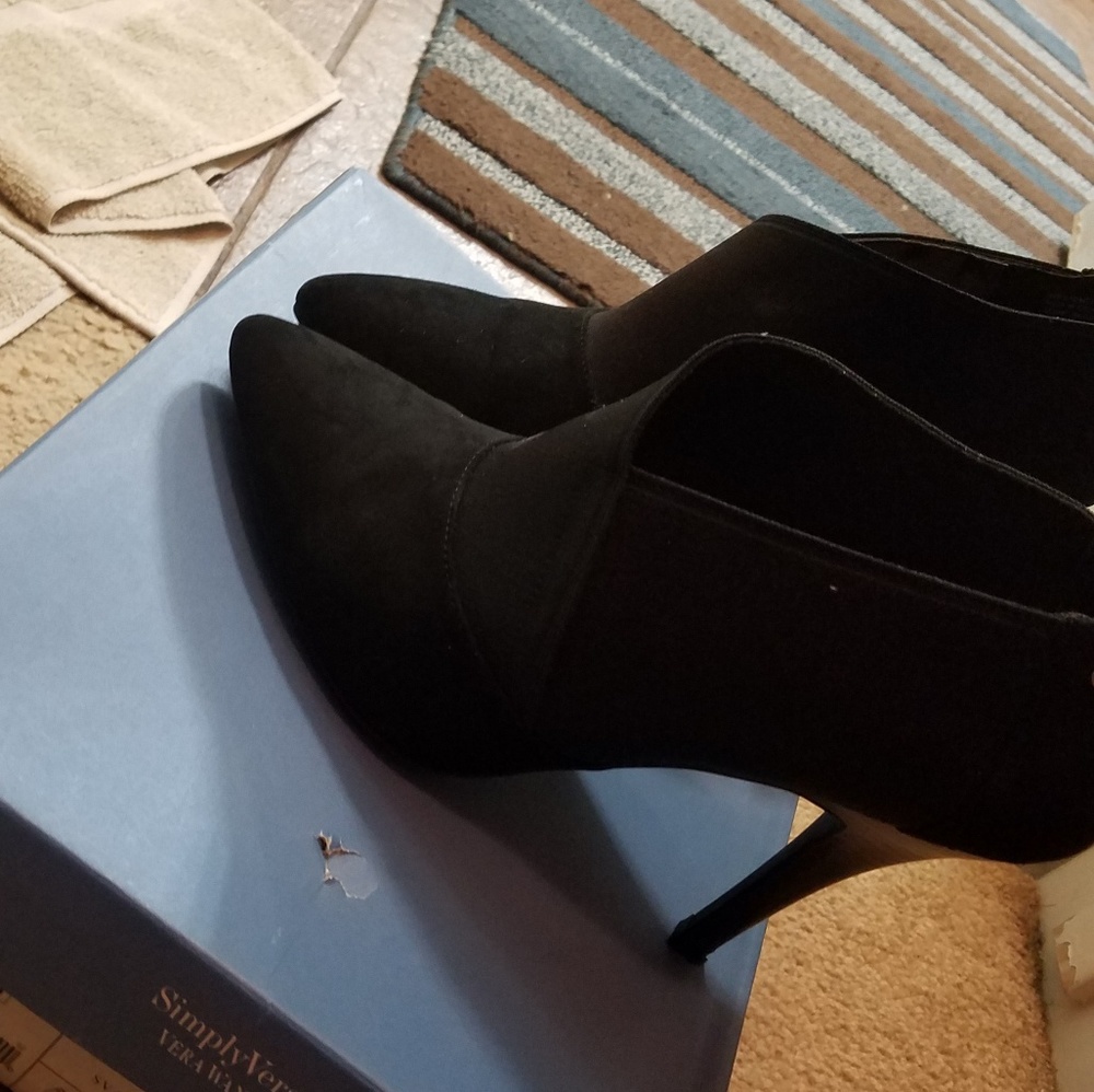 Shoes - Picture 5 of 6